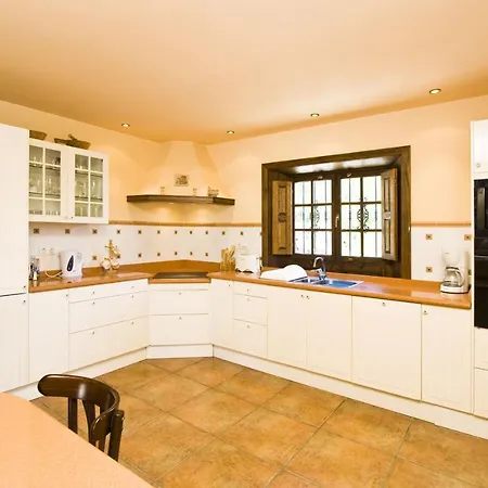 Villa Puerto Del Carmen Sleeps 8 Pool Air Con Wifi