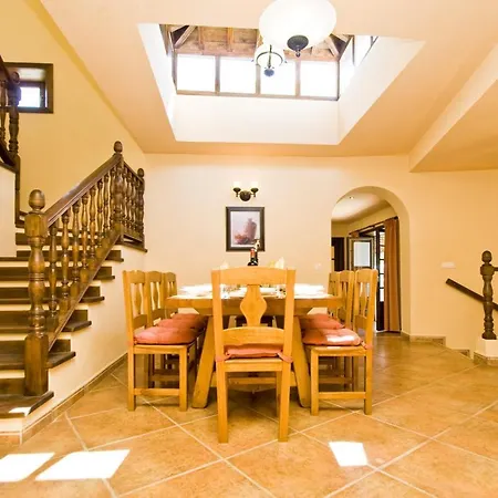 فيلة Puerto Del Carmen Sleeps 8 Pool Air Con Wifi بويرتو ذيل كارمين