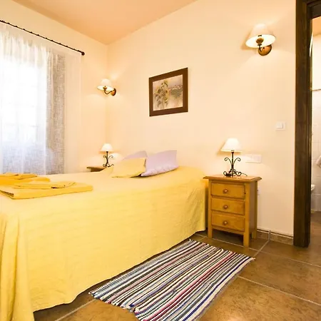 Puerto Del Carmen Sleeps 8 Pool Air Con Wifi Villa Puerto del Carmen (Lanzarote)